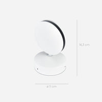 Witte lamp met ronde kop op ronde voet, zijwaarts gedraaid, met maataanduidingen voor hoogte en diameter naast het product. 9