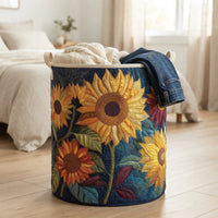 Mand met zonnebloemen staat op een houten vloer in de slaapkamer, gevuld met een gebreide deken en een spijkerbroek. 4