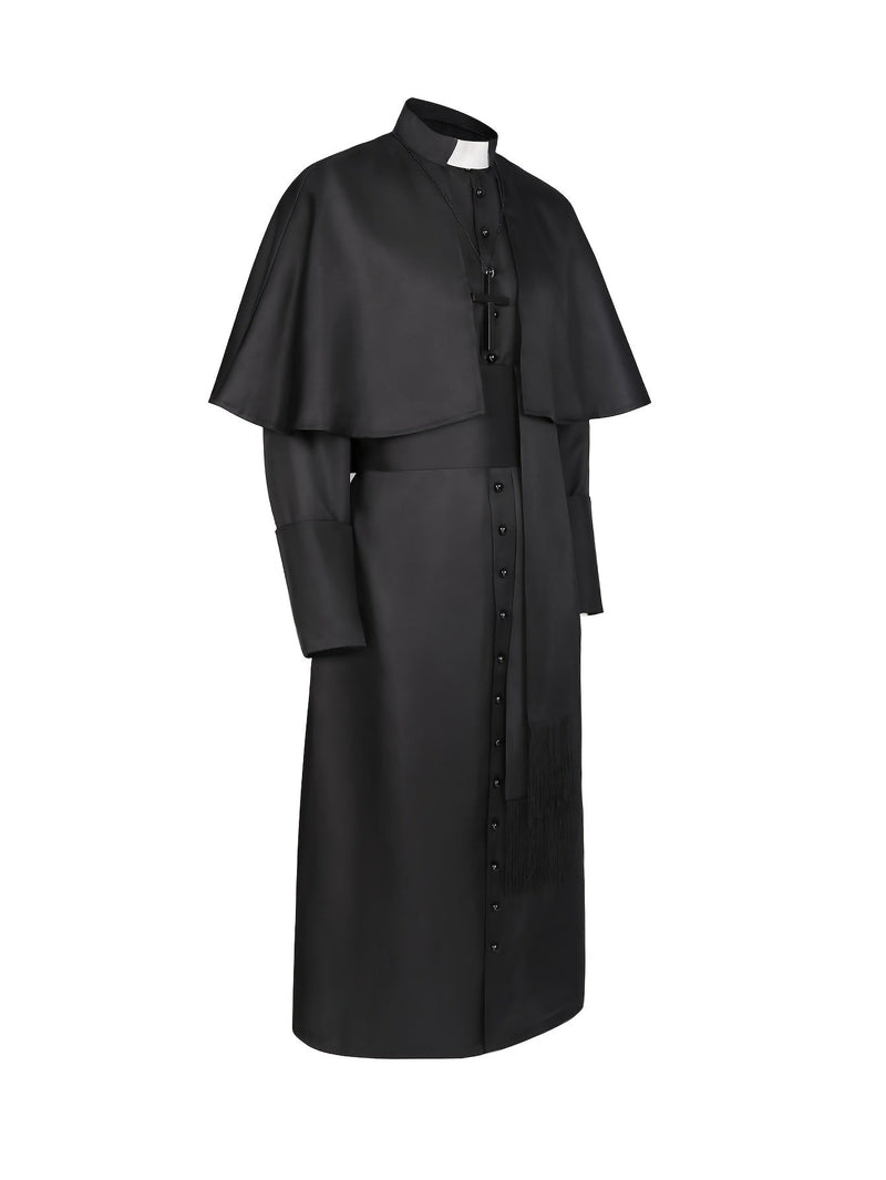Zwart priesterkostuum in zijaanzicht met cape, kruisketting, knopenrij en lange sjerp met franjes 4