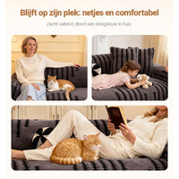 Drie sfeerbeelden van mensen en een kat die ontspannen op de grijze bankhoes zitten en liggen 3