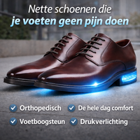 Twee bruine leren veterschoenen op straat, met blauw oplichtende hak en zool als illustratie van comfort 7