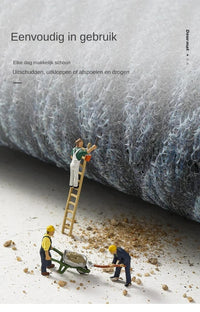 Close-up van de matvezels met miniatuurwerkers die zand opruimen, ter illustratie van eenvoudig reinigen 12