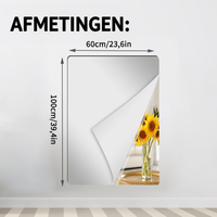 Rechthoekige spiegelplaat in een bredere uitvoering op een witte muur met een omgekruld hoekje en zonnebloemen, met maataanduiding. 14