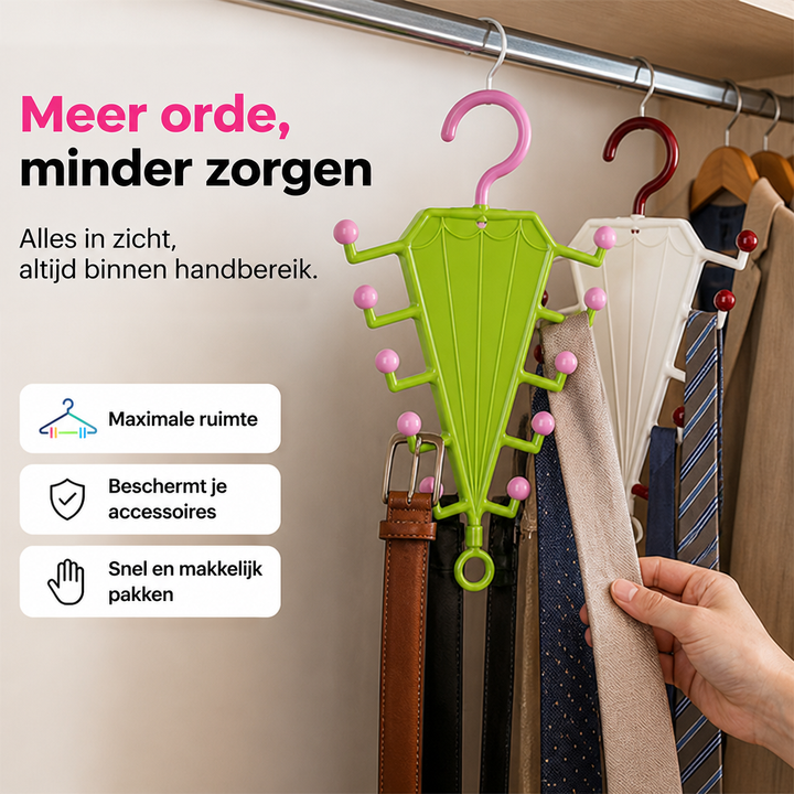 Groen en wit rek aan een kledingstang, vol riemen en dassen, met een hand die een sjaal pakt 5