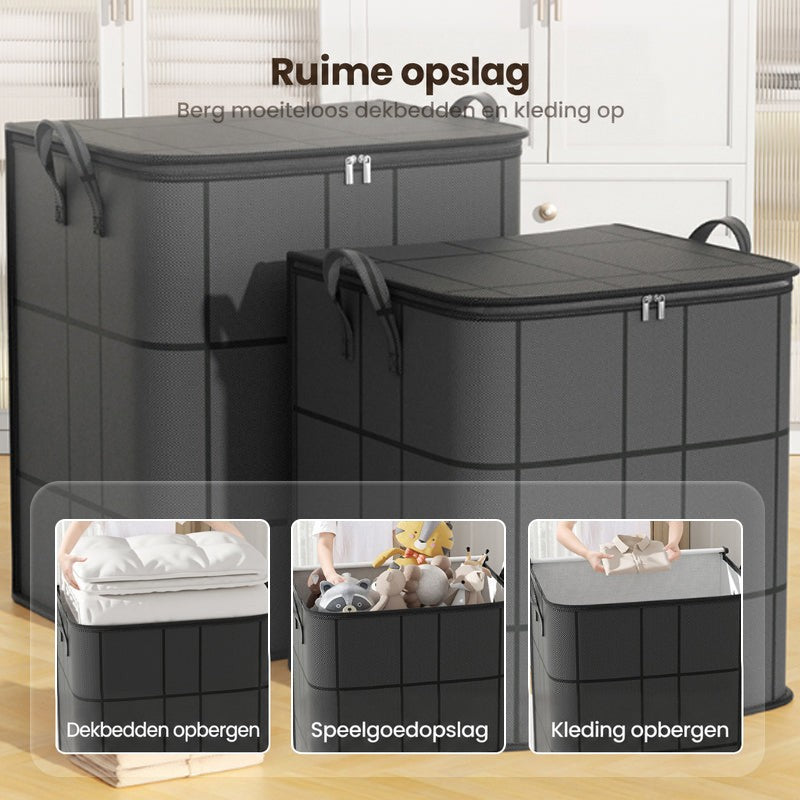 Twee grijze opbergtassen van verschillend formaat, met inzetfoto's van opgeborgen dekens, knuffels en kleding. 7