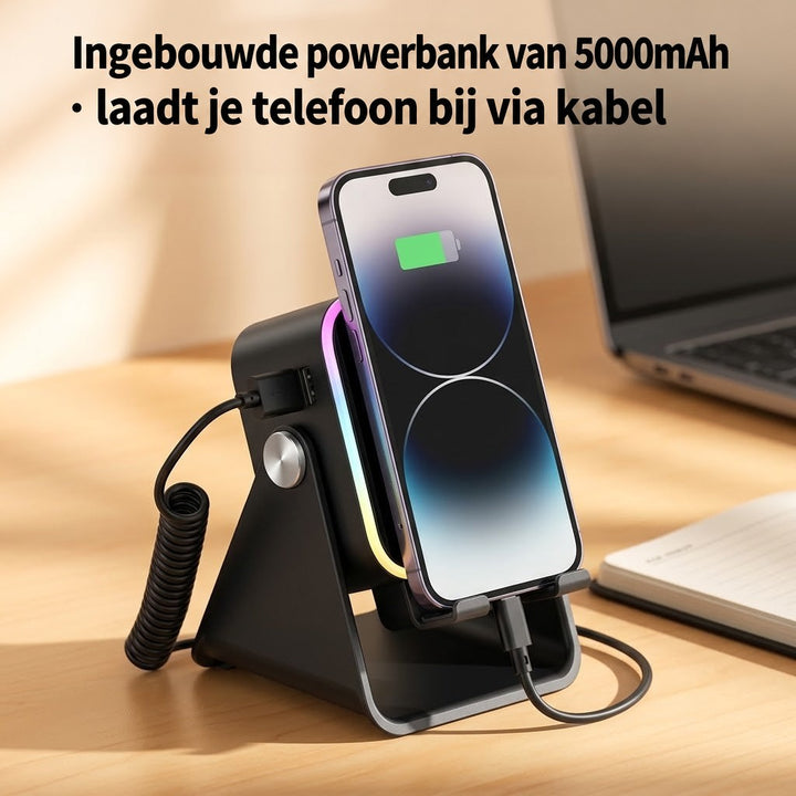 Telefoon in de zwarte houder wordt via een spiraalkabel opgeladen, op een bureau naast een laptop 5