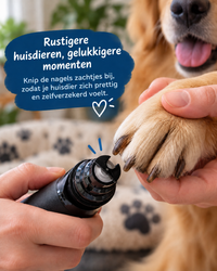 Close-up van de zwarte slijpkop vlak bij de nagels van een hondenpoot, vastgehouden door twee handen 2