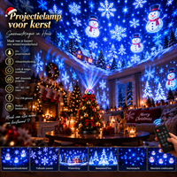 Blauwe projectie met sneeuwpoppen, sneeuwvlokken en een wintersdorp op plafond en muren, met de afstandsbediening in beeld 4