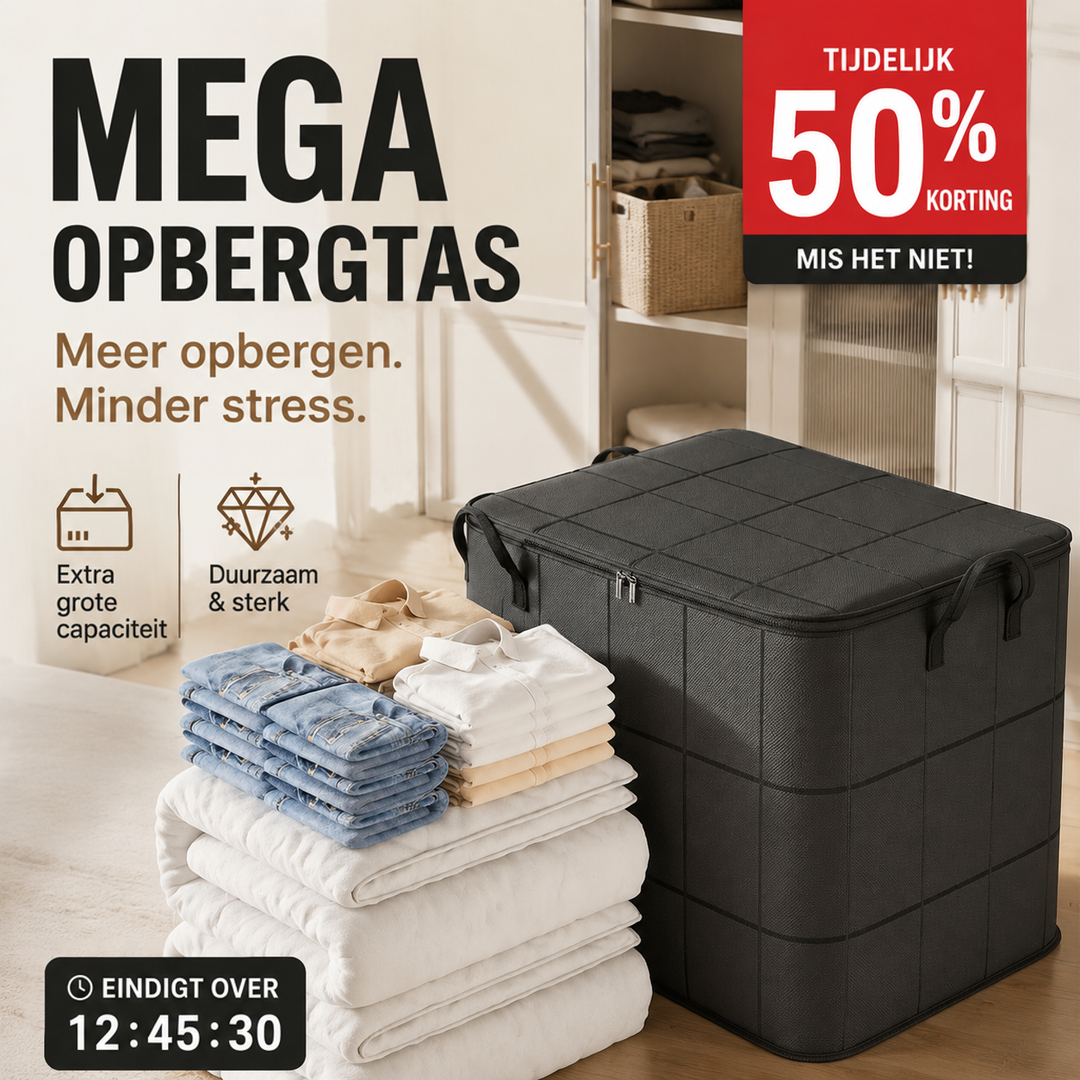 Zwarte opbergtas met hengsels naast gestapelde dekens, opgevouwen spijkerbroeken en overhemden op de vloer voor een kast. 4
