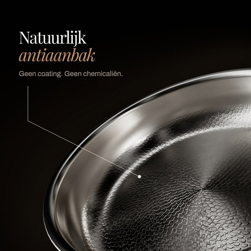 Close-up van het gehamerde, schubbenpatroon in een pan, uitgelicht als natuurlijke antiaanbaklaag zonder coating 3