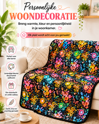 Deken met bloemen en vlinders in felle kleuren, ingekleurd en over een bank gedrapeerd in een woonkamer 2