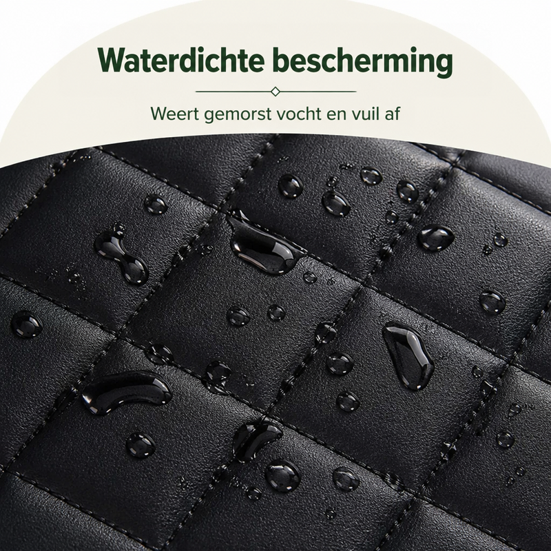 Close-up van het zwarte, gestikte kunstleer met waterdruppels die op het oppervlak blijven liggen en niet intrekken. 3