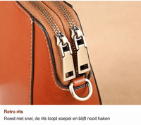 Close-up van de twee ritsen met antiek metalen trekkers en een D-ring aan de zijkant 13