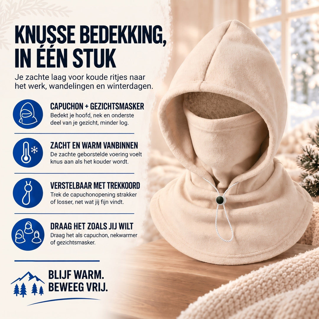 Beige fleece capuchon met gezichtsbedekking en trekkoord op een houten tafel in een winterse sfeer, met voordelenlijst 2