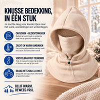 Beige fleece capuchon met gezichtsbedekking en trekkoord op een houten tafel in een winterse sfeer, met voordelenlijst 2