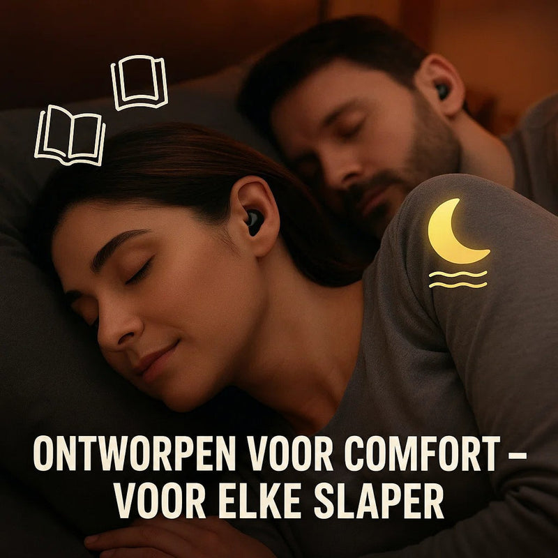 Slapend stel in bed, beiden met een klein zwart oordopje in, met boek- en maansymbolen 6