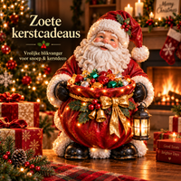 Kerstman met rode zak vol gekleurde snoepjes, een gouden strik en een lantaarn, tussen kerstversiering 1