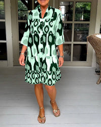 Trendiges Kleid mit kurzen Ärmeln und abstraktem Print & lockerem Schnitt – Liora