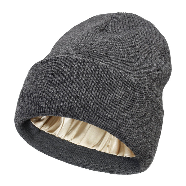 Donkergrijze gebreide muts met brede omslag en lichte satijnen voering aan de binnenkant 10