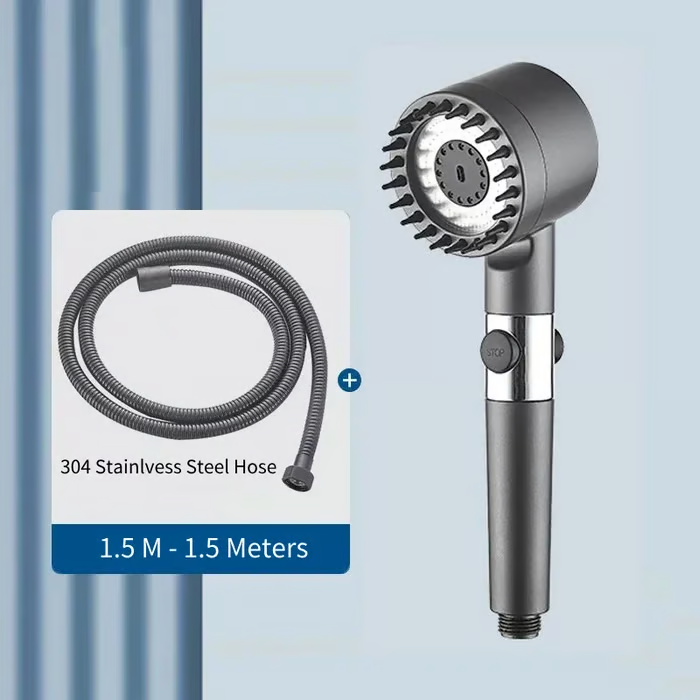 Grijze handdouche naast een losse metalen doucheslang van anderhalve meter, getoond op een blauwgrijze achtergrond. 5