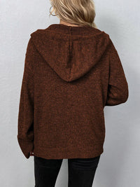 Gestrickte Strickjacke mit Kapuze - Mila