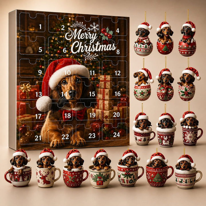 Kartonnen adventskalender met 24 genummerde vakjes en een teckel met kerstmuts, omringd door de 24 hangers in theekopjes en eierschalen. 1