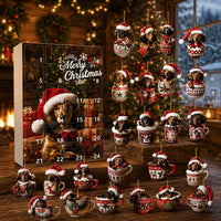 Adventskalender in een gezellige kerstkamer, omringd door alle 24 teckelhangers in kopjes en eierschalen, met open haard en sneeuwlandschap. 7