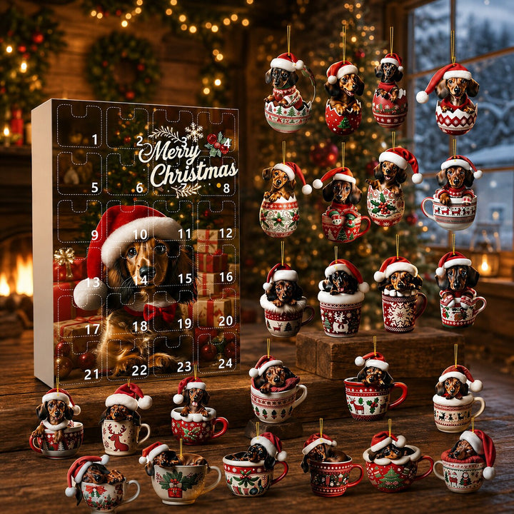 Adventskalender in een gezellige kerstkamer, omringd door alle 24 teckelhangers in kopjes en eierschalen, met open haard en sneeuwlandschap. 7