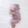 Süßer Baby Strampler mit Dinosaurierkapuze - DinoDream Onesie