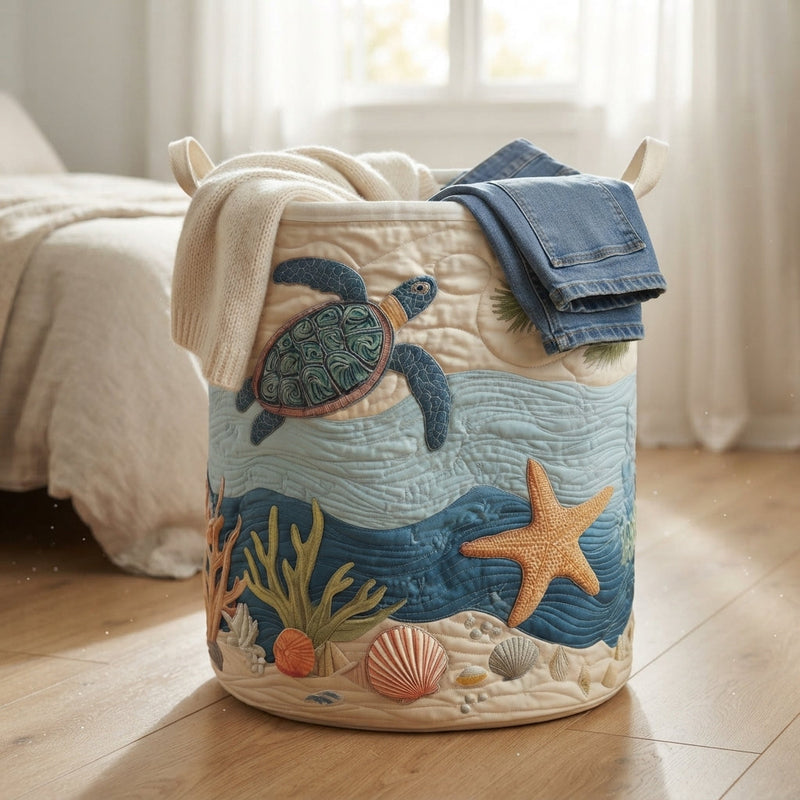 Mand op een houten vloer naast een bed, met een spijkerbroek en een crèmekleurige trui over de rand. 6