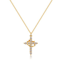 Gouden kleurige ketting met kruishanger bezet met heldere steentjes en een kleine kroon, vooraanzicht op witte achtergrond. 2