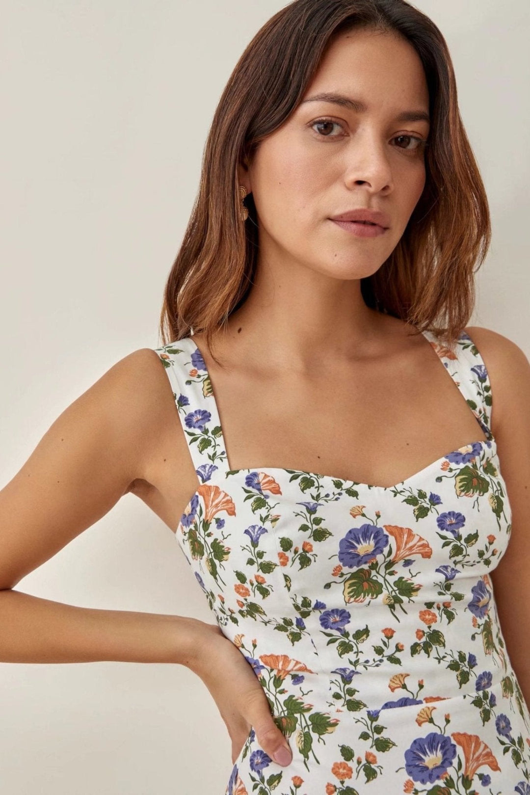 Bedrucktes ausgestelltes Midi-Kleid mit Trägern – Norelle