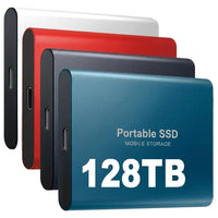 Vier gestapelde draagbare SSD's in wit, rood, donkerblauw en lichtblauw, met de USB-C-poort zichtbaar aan de zijkant. 1