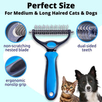 Blauwzwarte vachtkam met metalen tanden en ergonomisch handvat, met uitvergrote details en een kat en hond ernaast. 1