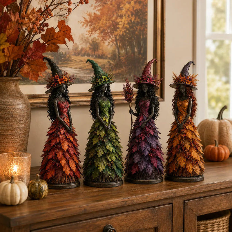 Rij van vier heksbeeldjes in rood, groen, paars en geel op een houten dressoir voor een herfstschilderij. 7