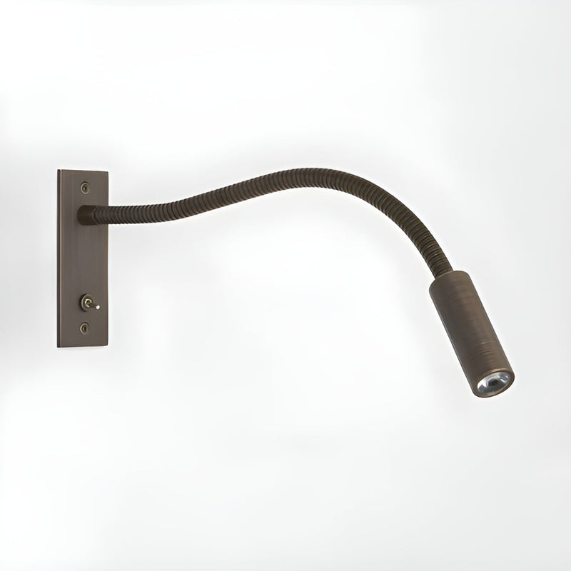 Wandlamp in donker brons met gebogen, geribbelde zwanenhals en tuimelschakelaar, vrijgesteld op een lichte achtergrond. 9