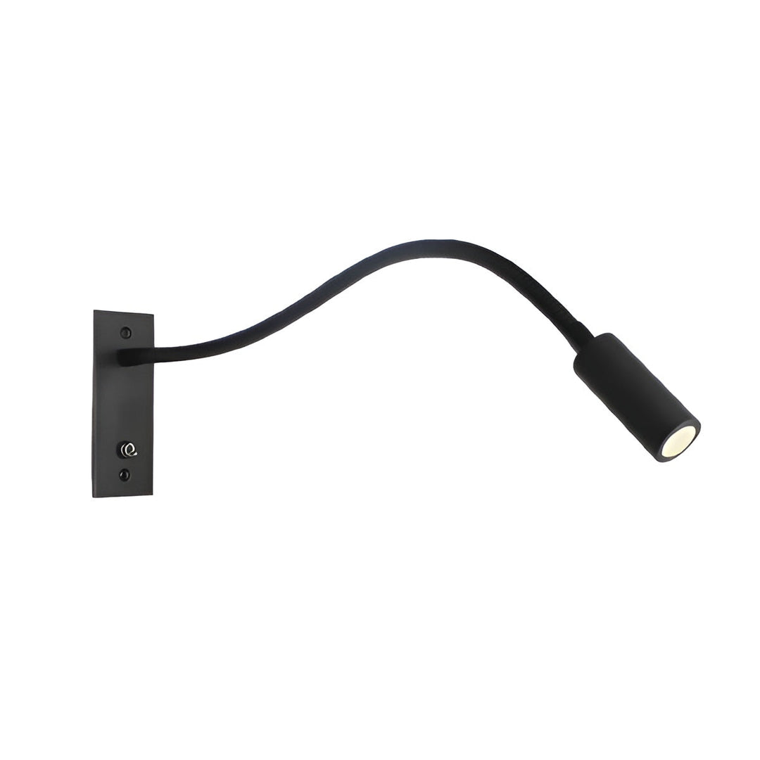 Zwarte wandlamp met buigzame zwanenhals, rechthoekige wandplaat en schakelaartje, vrijstaand op een witte achtergrond met brandend ledlichtje. 1