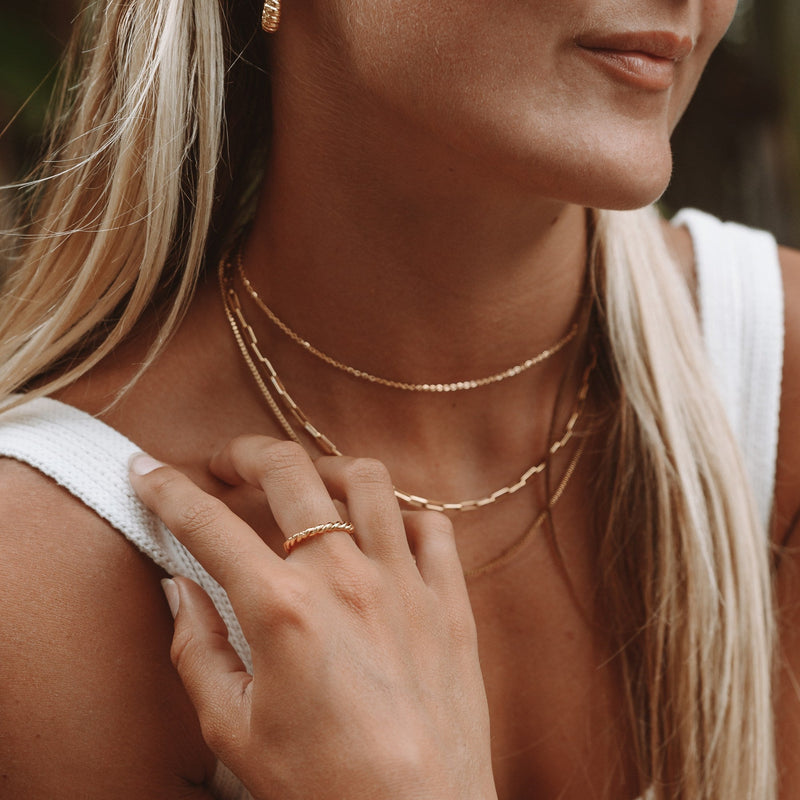 Gedrehter Ring mit Symbolik - Tessa
