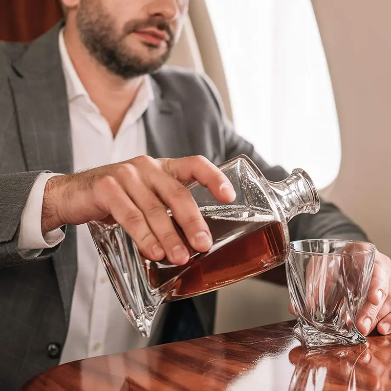 Luxuriöses Kristall-Whiskey-Karaffen- und Gläserset - WhiskeyWave