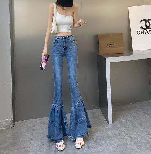 High-Waist Flared Jeans - Mia