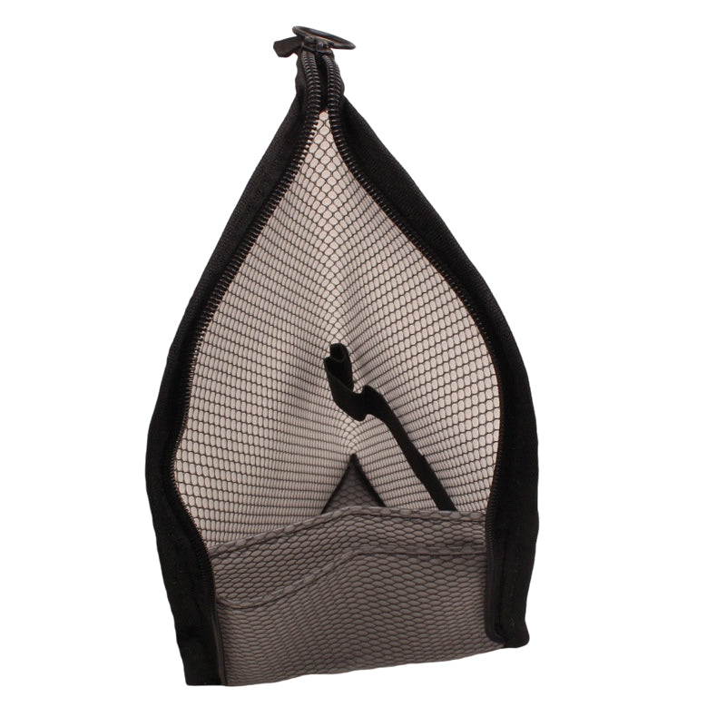 Open zwarte toilettas met lichtgrijze gaasbinnenkant, een elastische lus voor een tandenborstel en een opbergvak onderin. 11