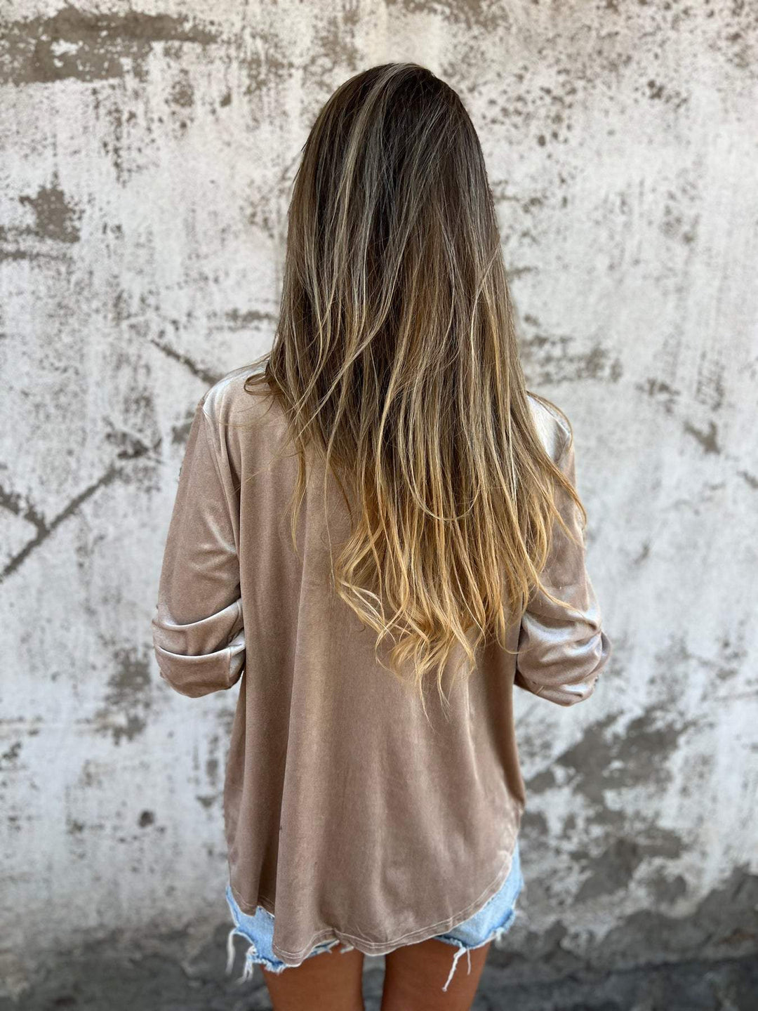 Trendige Samtbluse mit langen Ärmeln - Clara