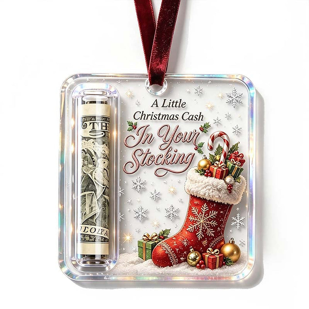 Hanger met rode kerstkous vol cadeautjes en een zuurstok, met opgerold biljet in het transparante buisje. 19