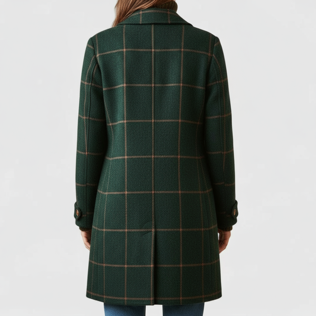 Achterkant van de donkergroene geruite jas op een model, met doorlopend ruitpatroon, middensplit en mouwbandjes met knoop. 2