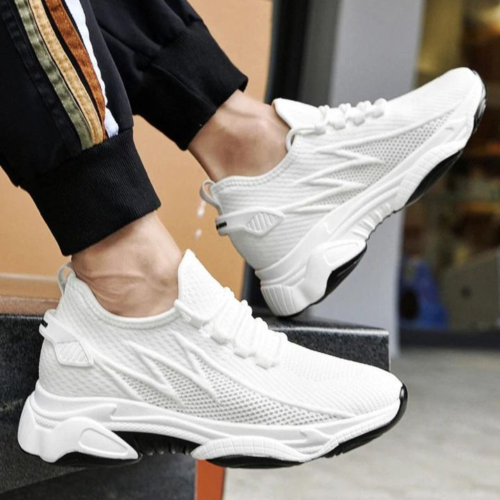 Diskrete, erhöhende Herrensneaker mit Stil - MaxLift Boost