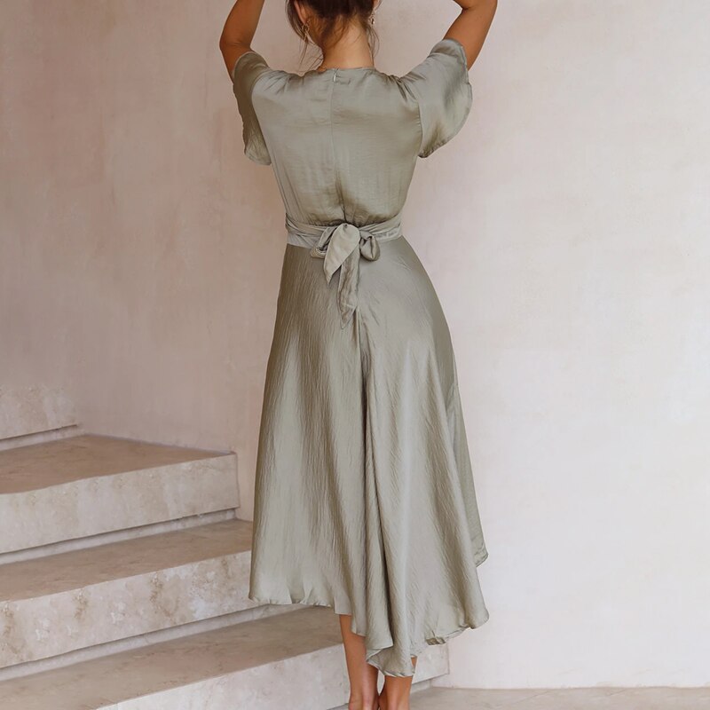 Sommerkleid mit Figurfreundlichem Schnitt und Luxuriösen Details – Lana