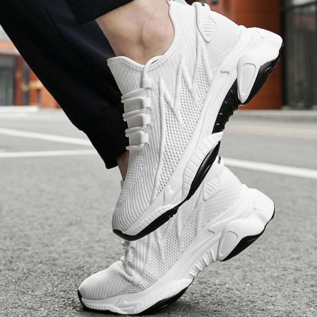 Diskrete, erhöhende Herrensneaker mit Stil - MaxLift Boost