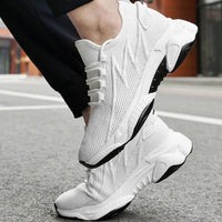 Diskrete, erhöhende Herrensneaker mit Stil - MaxLift Boost