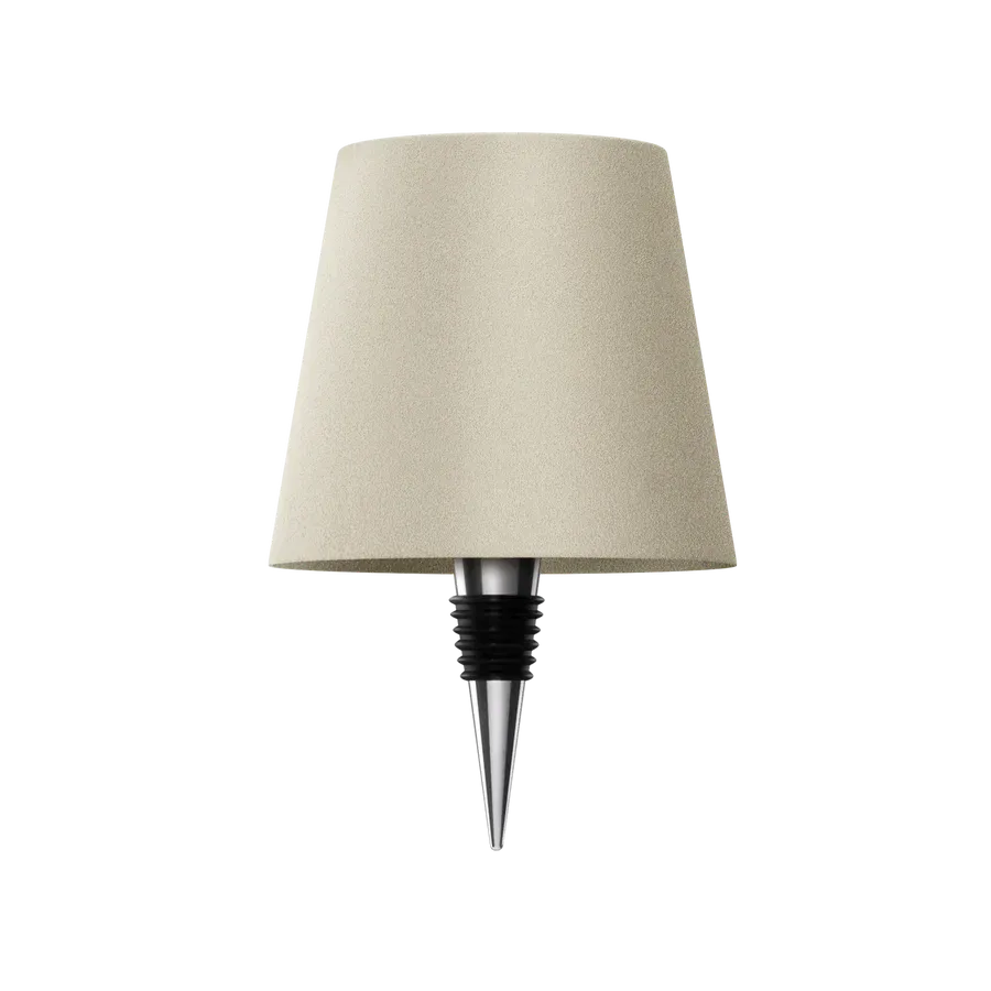 Beige lampenkap met flesstop van metaal en zwart rubber, vrijgesteld op een witte achtergrond. 15