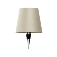 Beige lampenkap met flesstop van metaal en zwart rubber, vrijgesteld op een witte achtergrond. 15